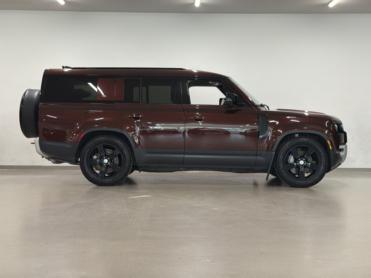 Land Rover Defender 130 P400 First Edition (2) 2023-8