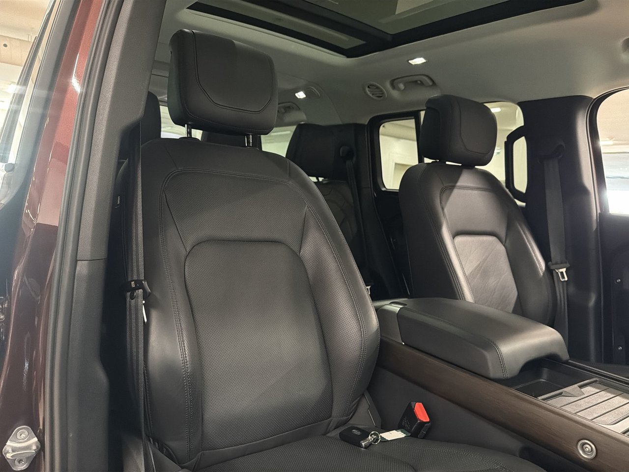 Land Rover Defender 130 P400 First Edition (2) 2023-24