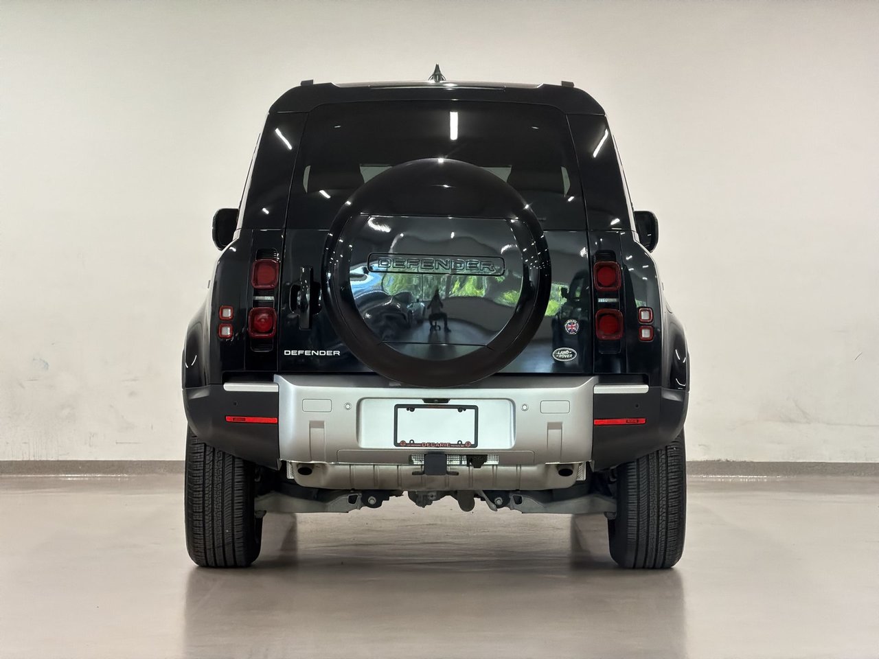 2023 Land Rover Defender 110 P300 S-8
