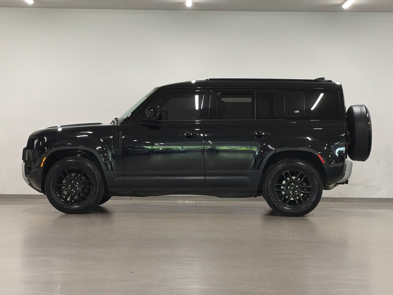 2023 Land Rover Defender 110 P300 S-5
