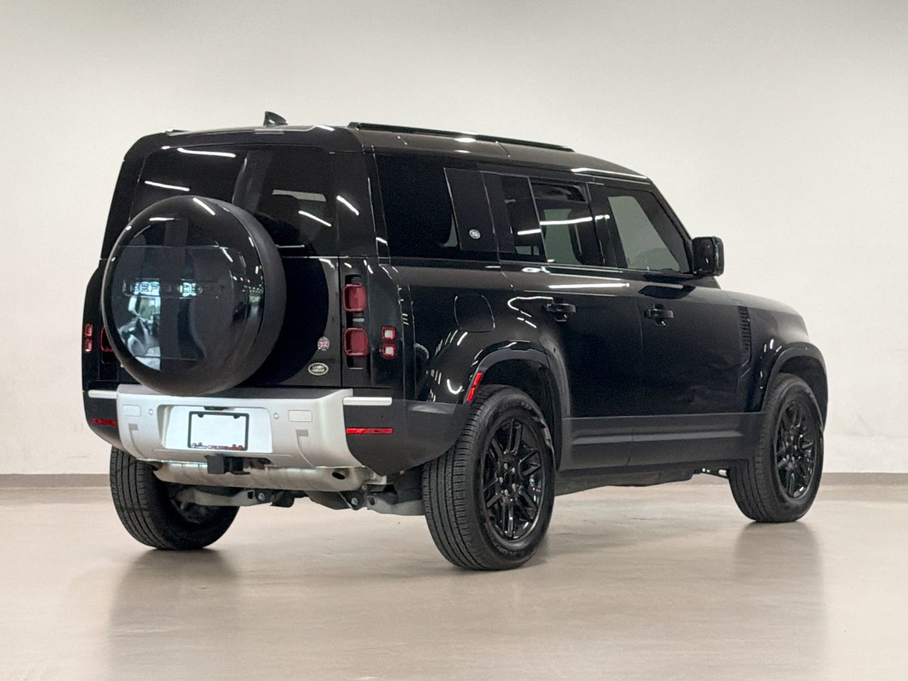 2023 Land Rover Defender 110 P300 S-9