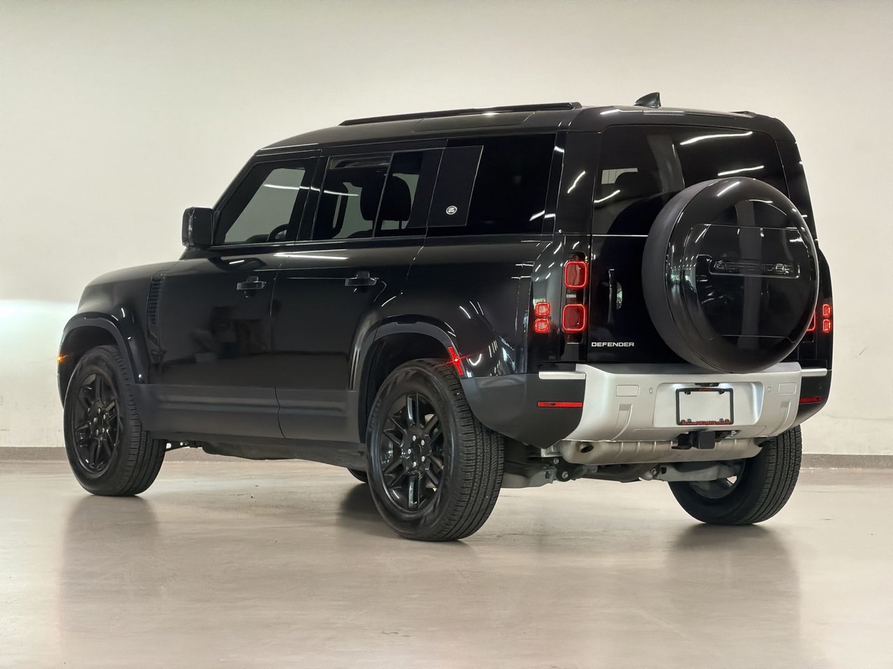 2023 Land Rover Defender 110 P300 S-17