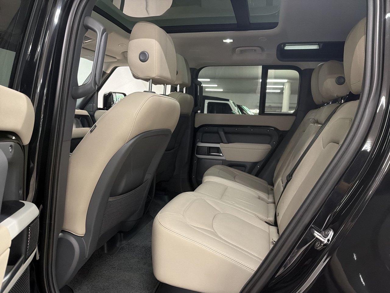 2023 Land Rover Defender 110 P300 S-26