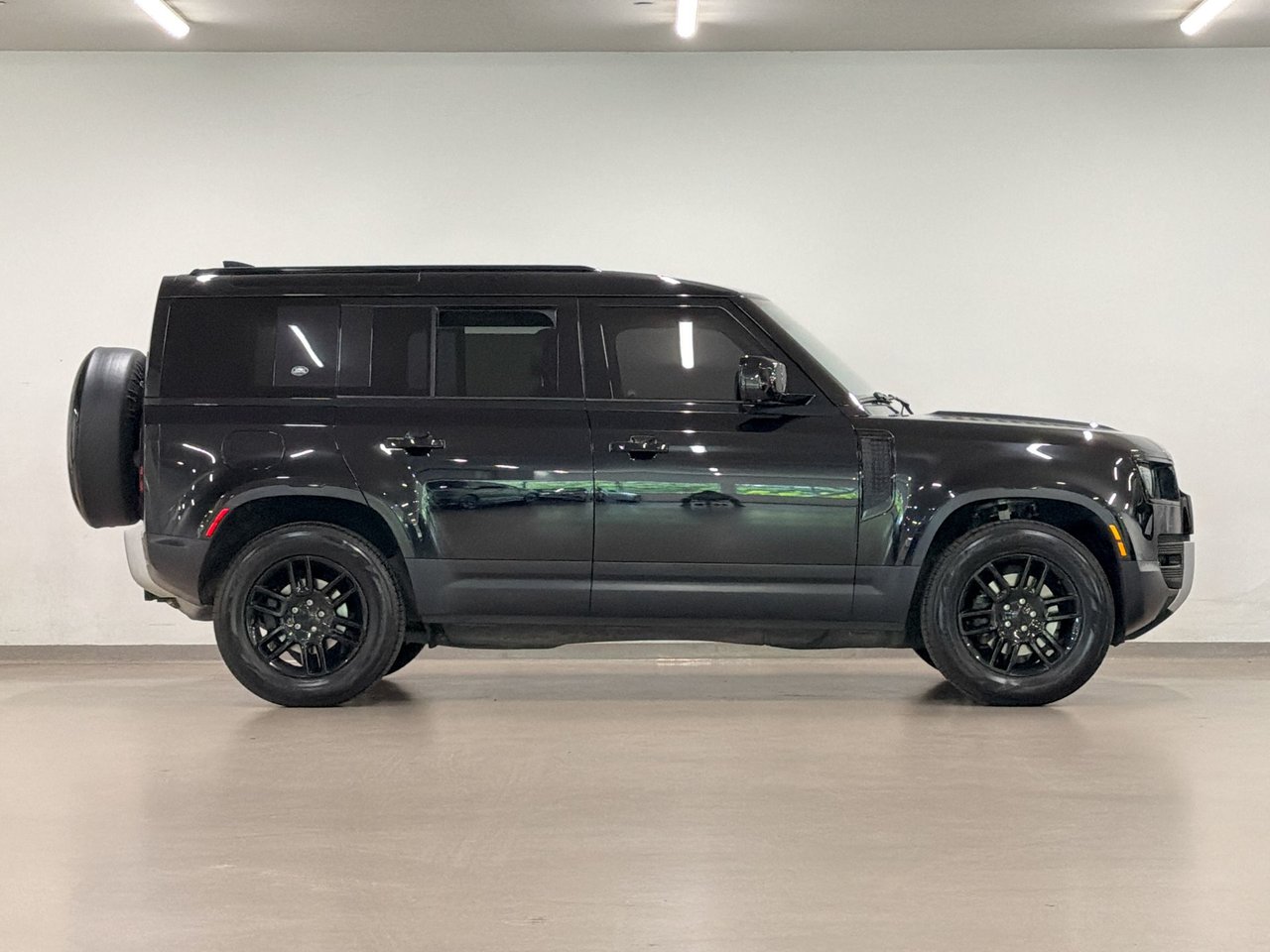 2023 Land Rover Defender 110 P300 S-10