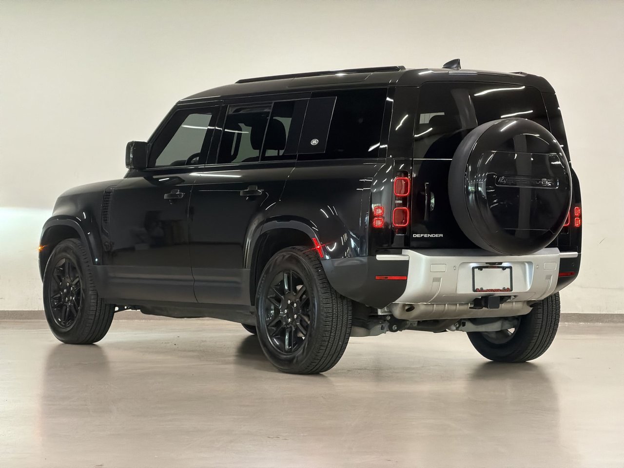 2023 Land Rover Defender 110 P300 S-7