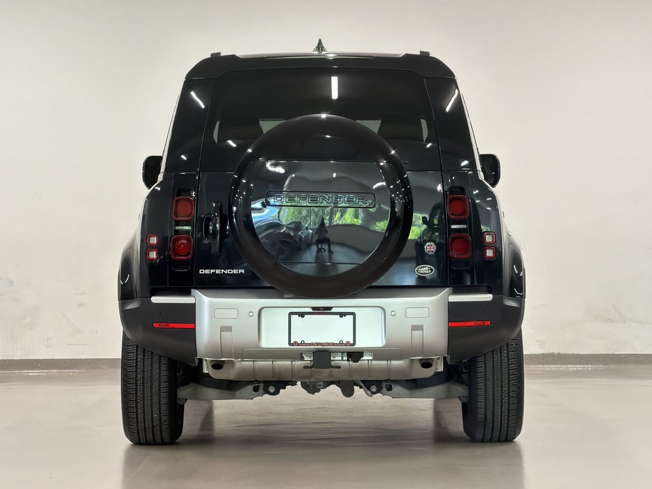 2023 Land Rover Defender 110 P300 S-16