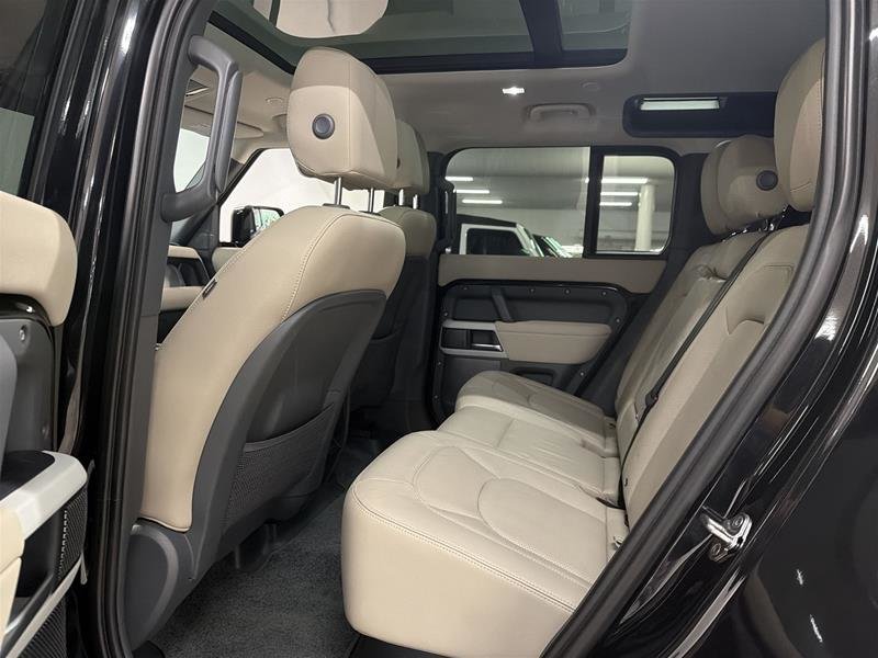 Land Rover Defender 110 P300 S 2023-14