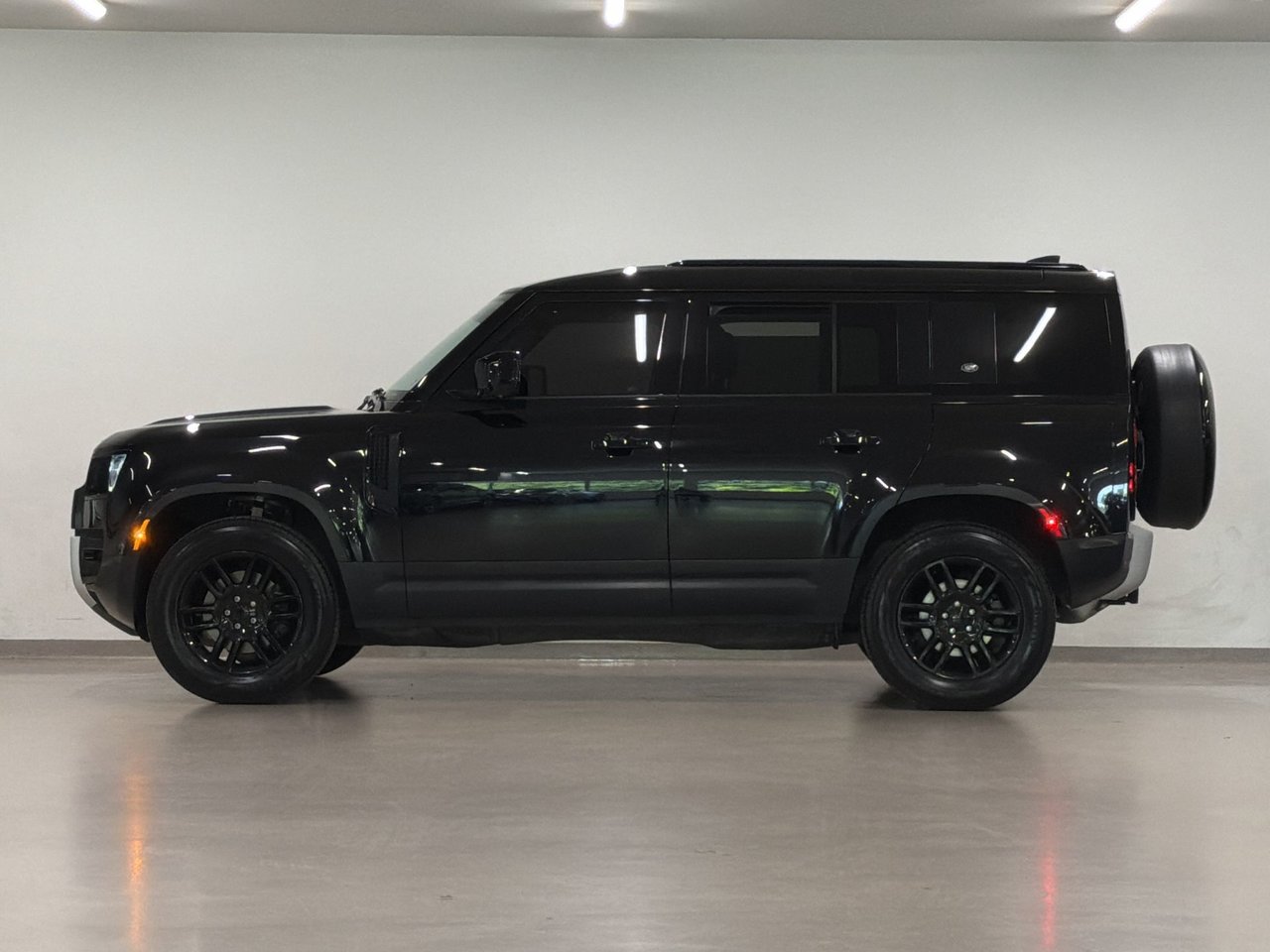 2023 Land Rover Defender 110 P300 S-14