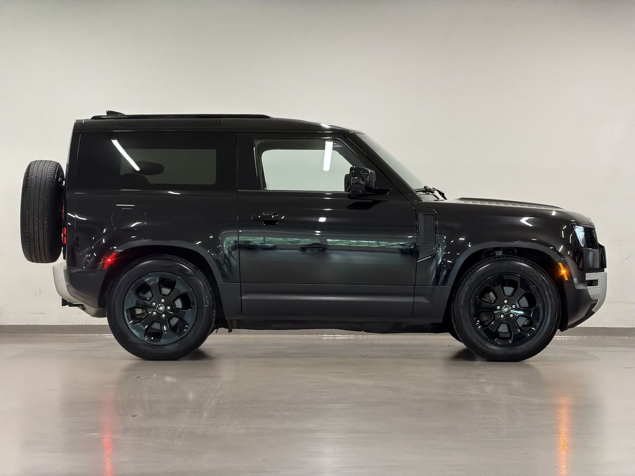 2023 Land Rover Defender 90 P300 S-8
