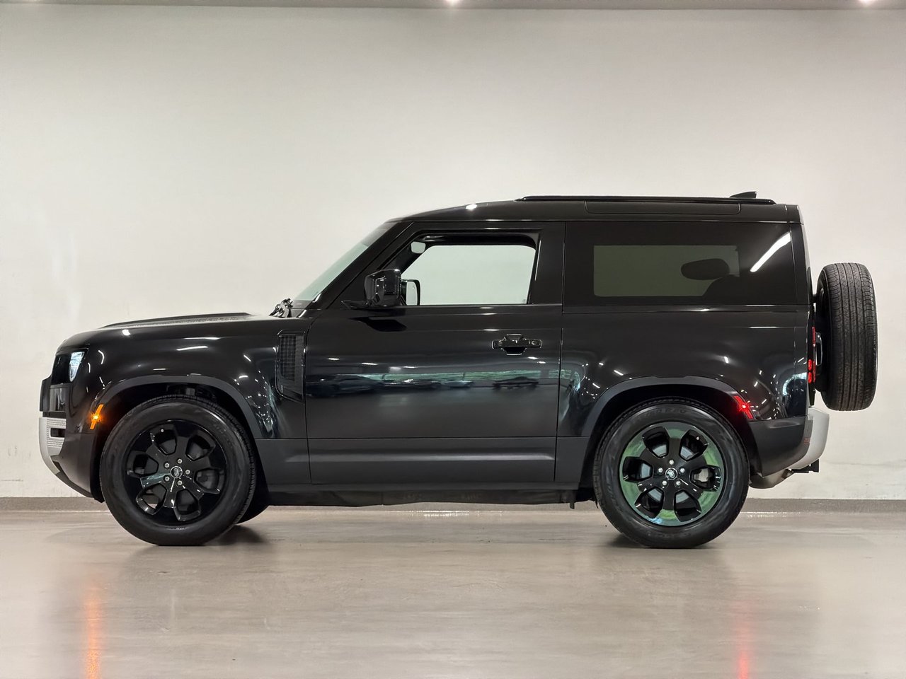 2023 Land Rover Defender 90 P300 S-4