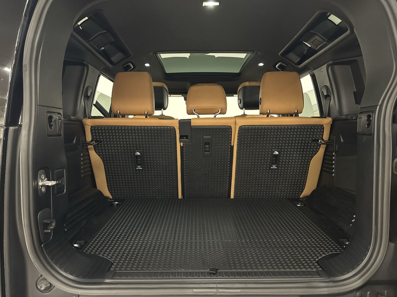 2024 Land Rover Defender 110 P500 SE-23