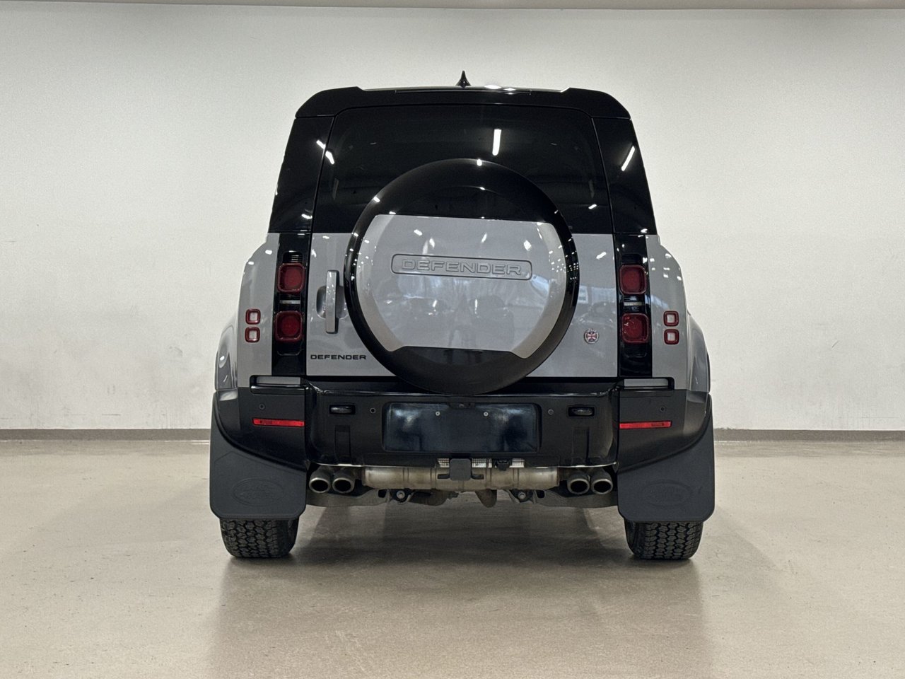 2024 Land Rover Defender 110 P500 SE-12