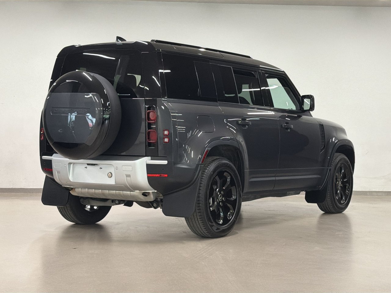 Land Rover Defender 110 P300 S 2025-9