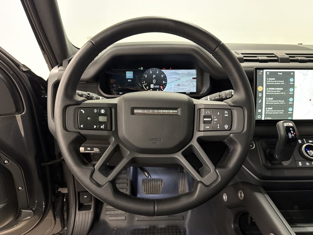 Land Rover Defender 110 P300 S 2025-23