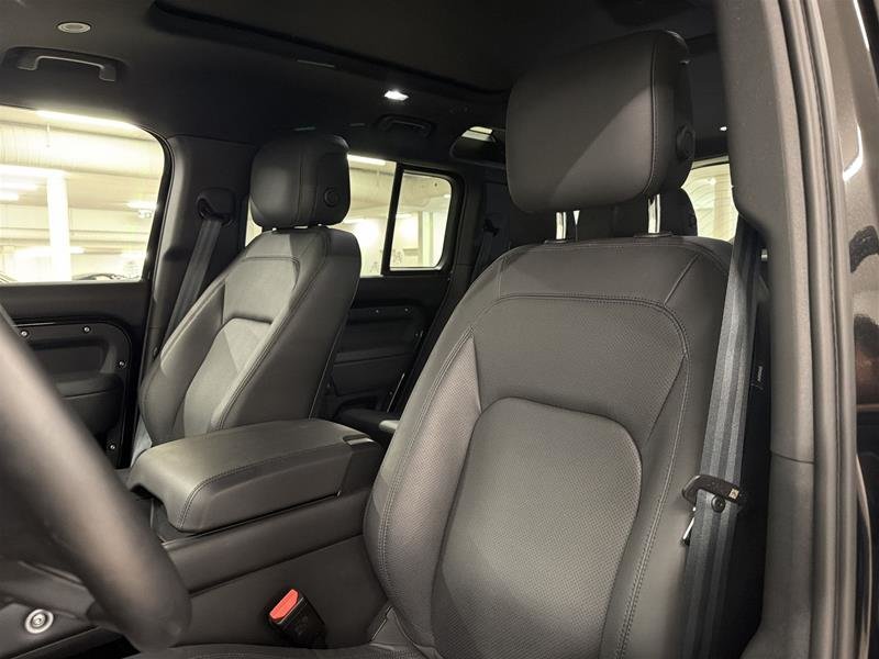2025 Land Rover Defender 110 P300 S-7