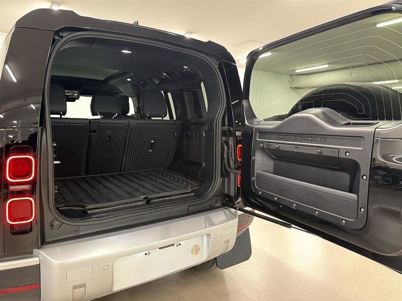2025 Land Rover Defender 110 P300 S-16