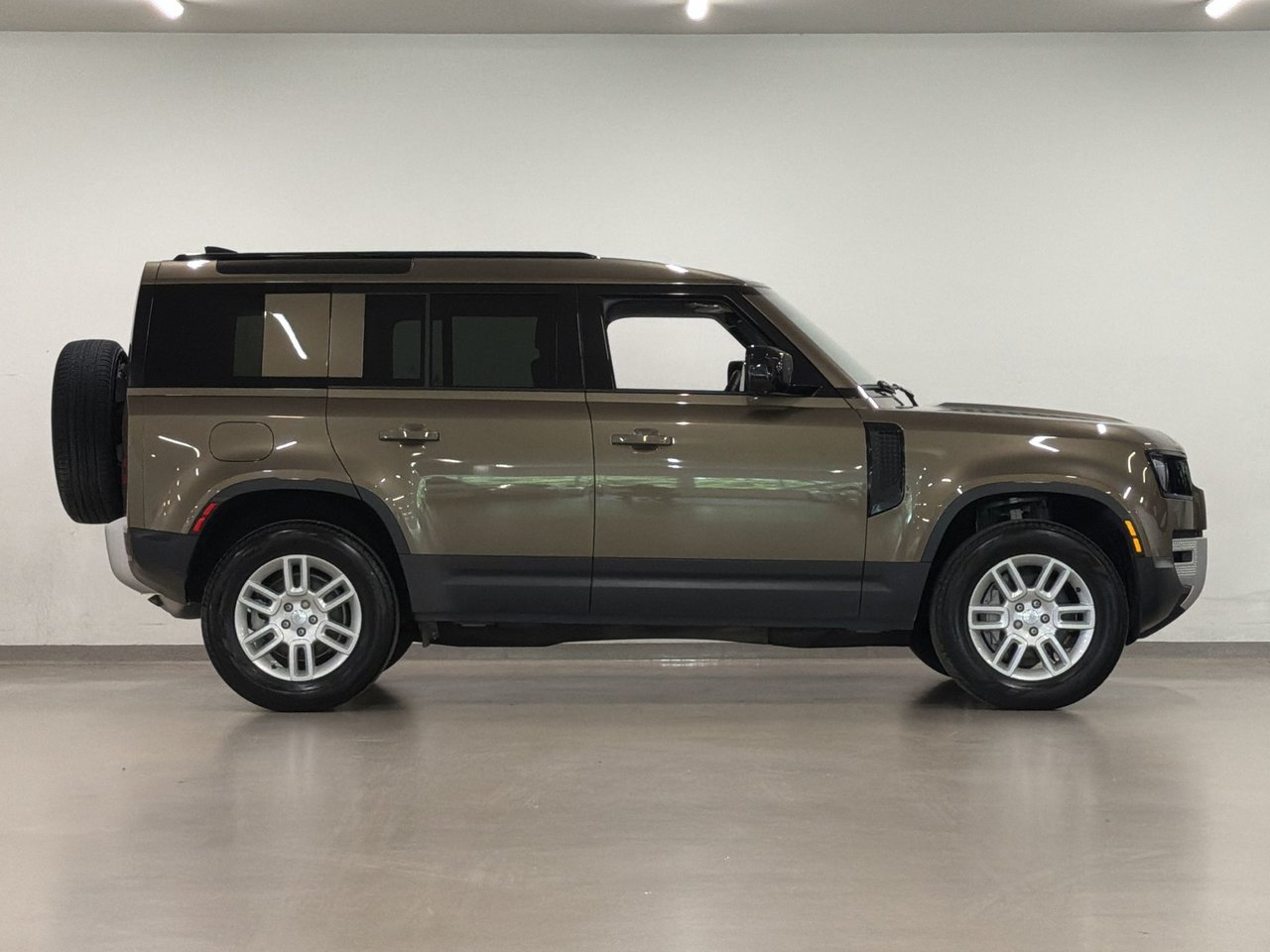 2025 Land Rover Defender 110 P300 S-10