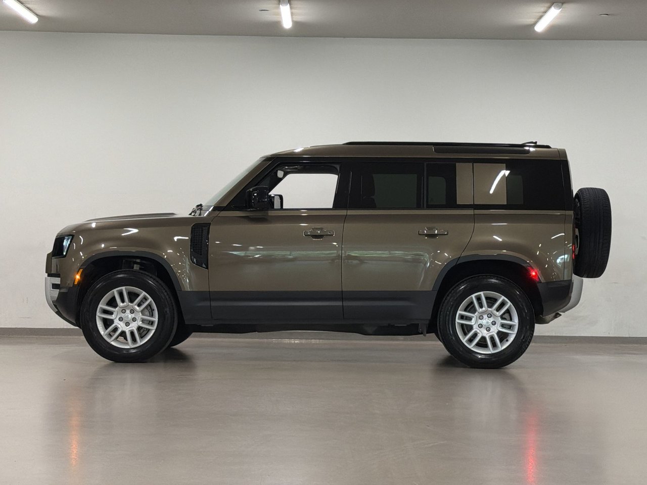 2025 Land Rover Defender 110 P300 S-14