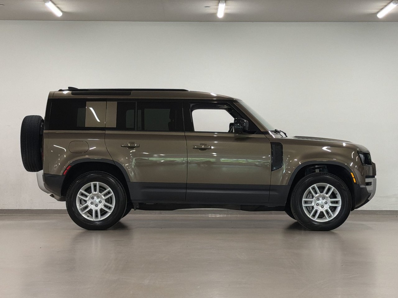 2025 Land Rover Defender 110 P300 S-13