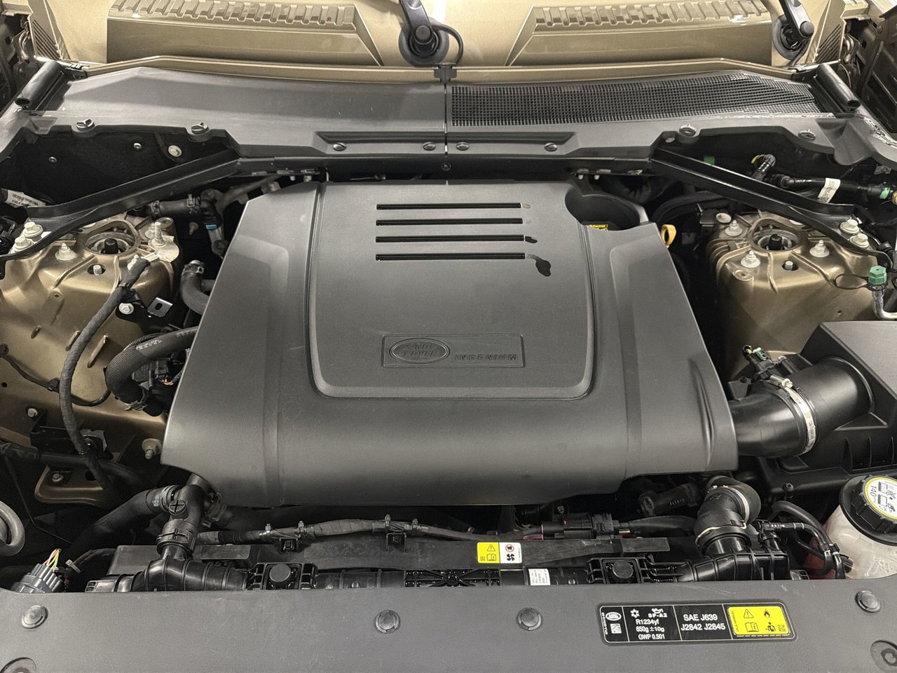 2025 Land Rover Defender 110 P300 S-29