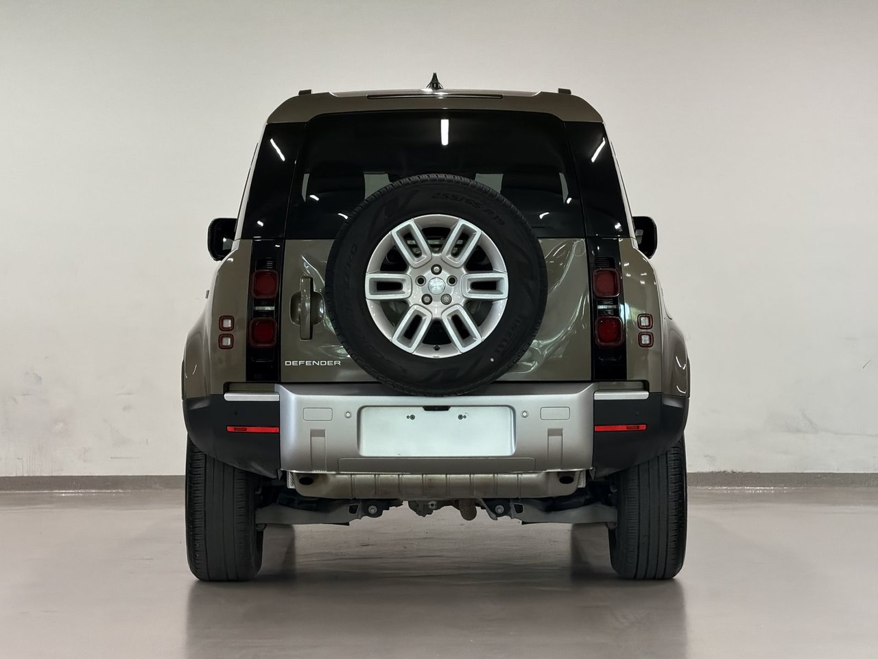 2025 Land Rover Defender 110 P300 S-8