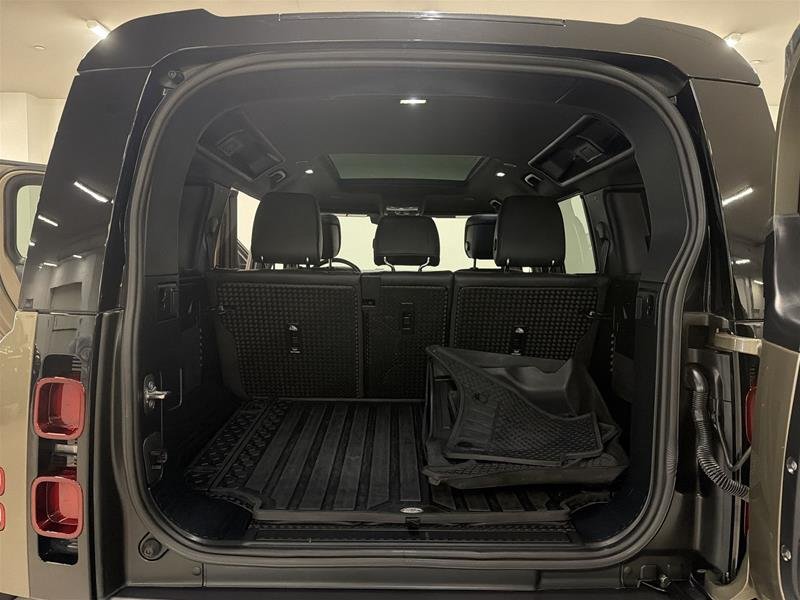 2025 Land Rover Defender 110 P300 S-16