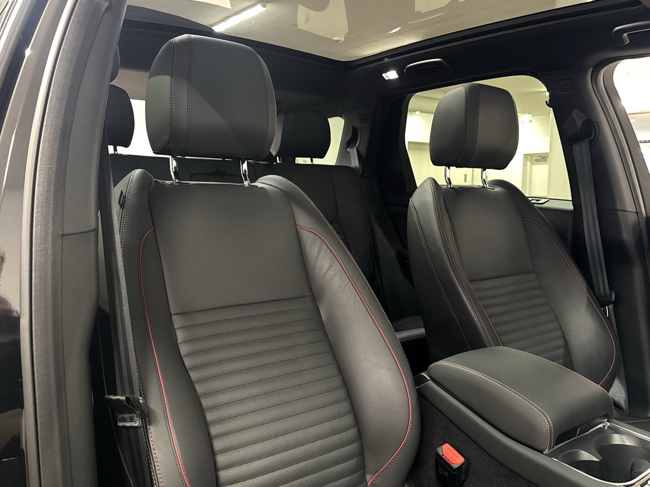 2023 Land Rover Discovery Sport 247hp R-Dynamic HSE-24