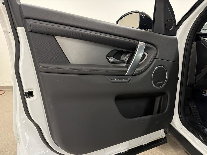 2024 Land Rover Discovery Sport P250 Dynamic SE-6