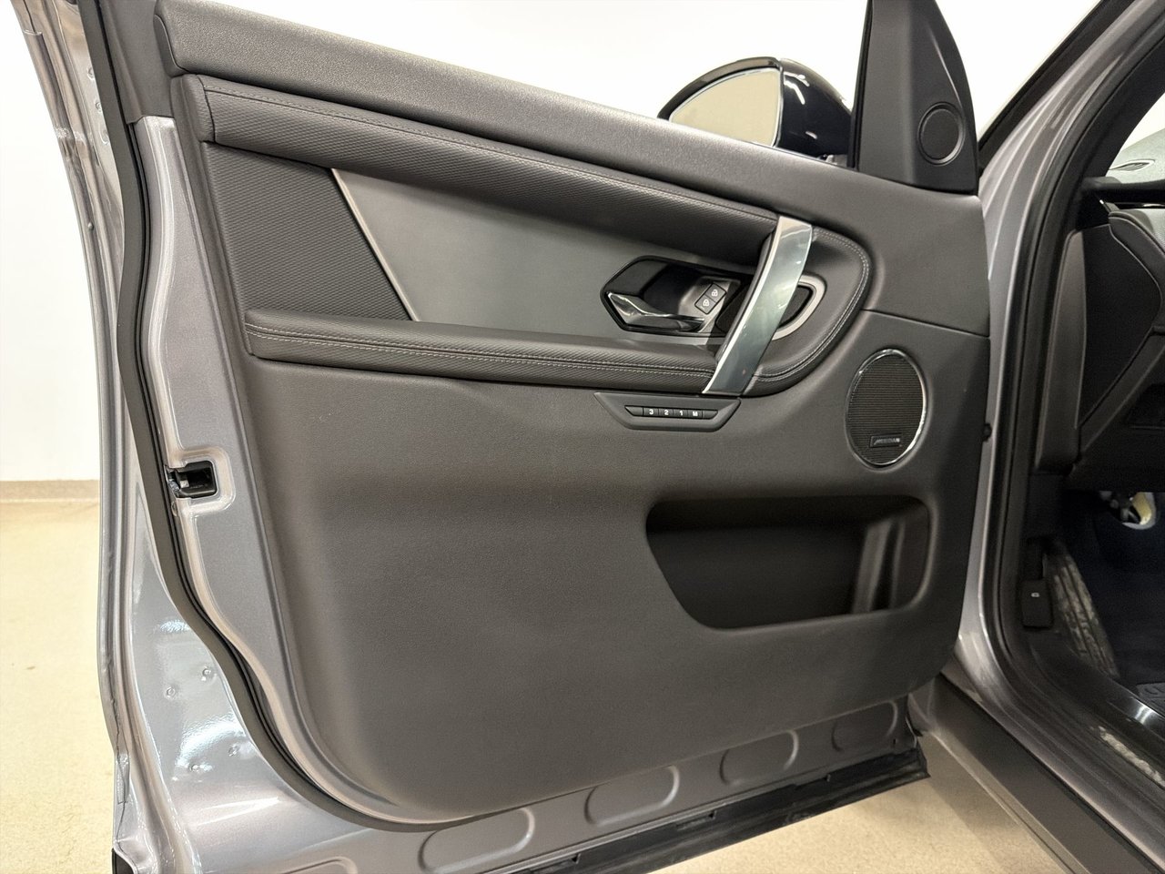 Land Rover Discovery Sport P250 Dynamic SE 2024-14