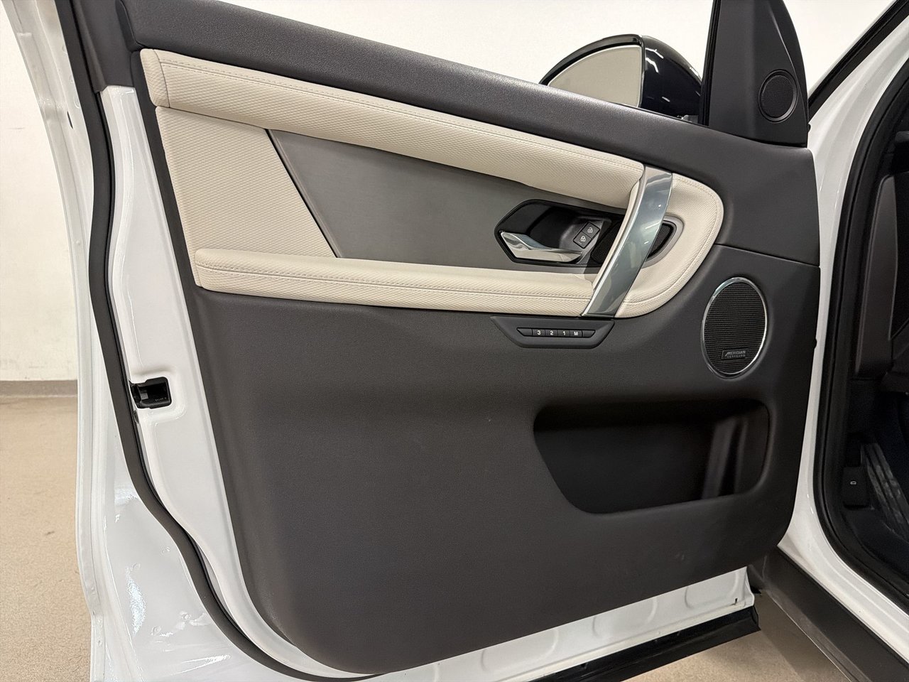 2025 Land Rover Discovery Sport Dynamic SE 4WD-18