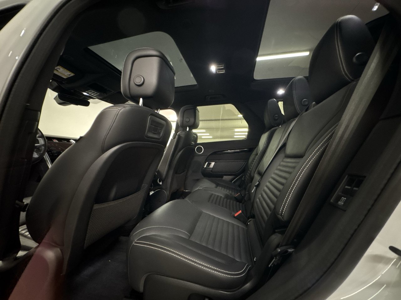 Land Rover Discovery P360 R-Dynamic S 2023-22