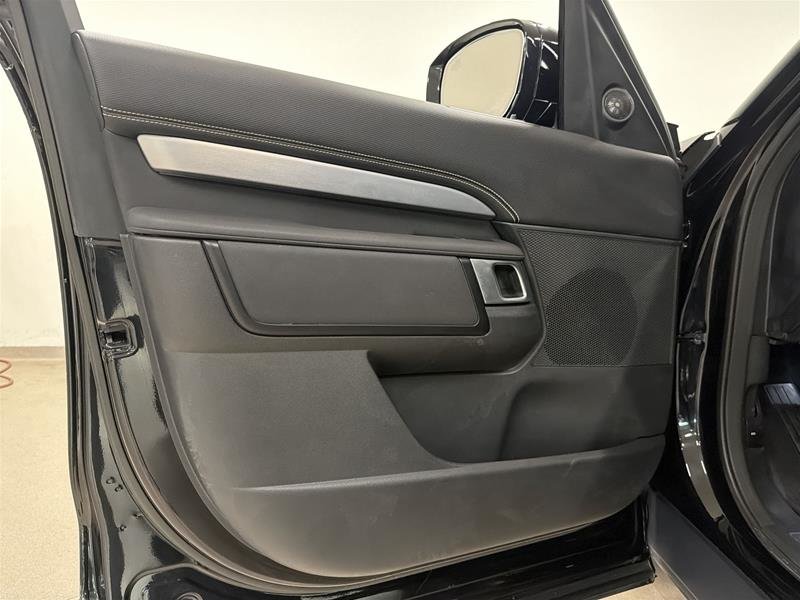 2023 Land Rover Discovery P360 R-Dynamic S (2)-14