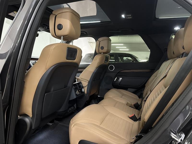 2025 Land Rover Discovery P300 Dynamic SE-14