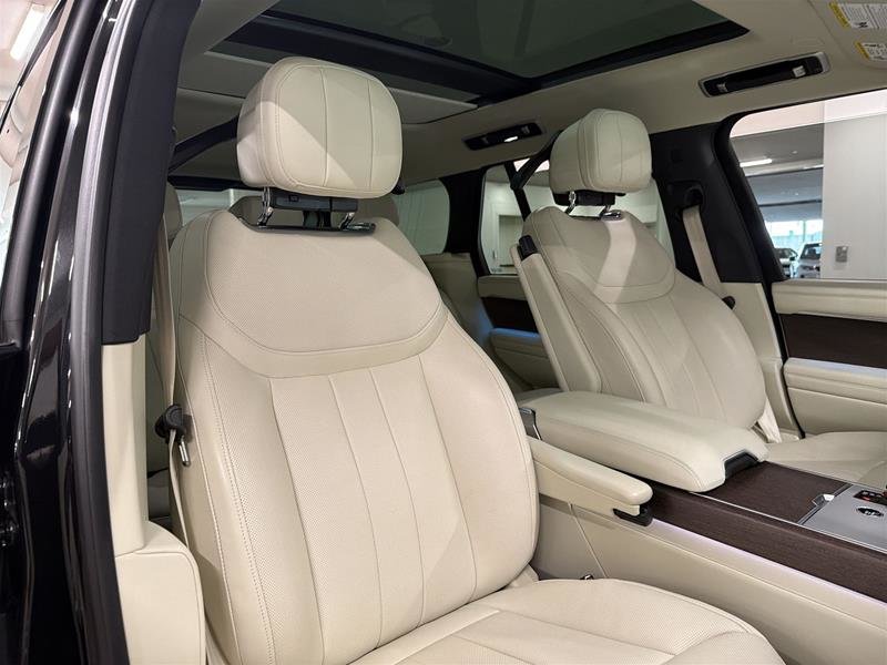 2024 Land Rover New Range Rover P400 SE SWB-17