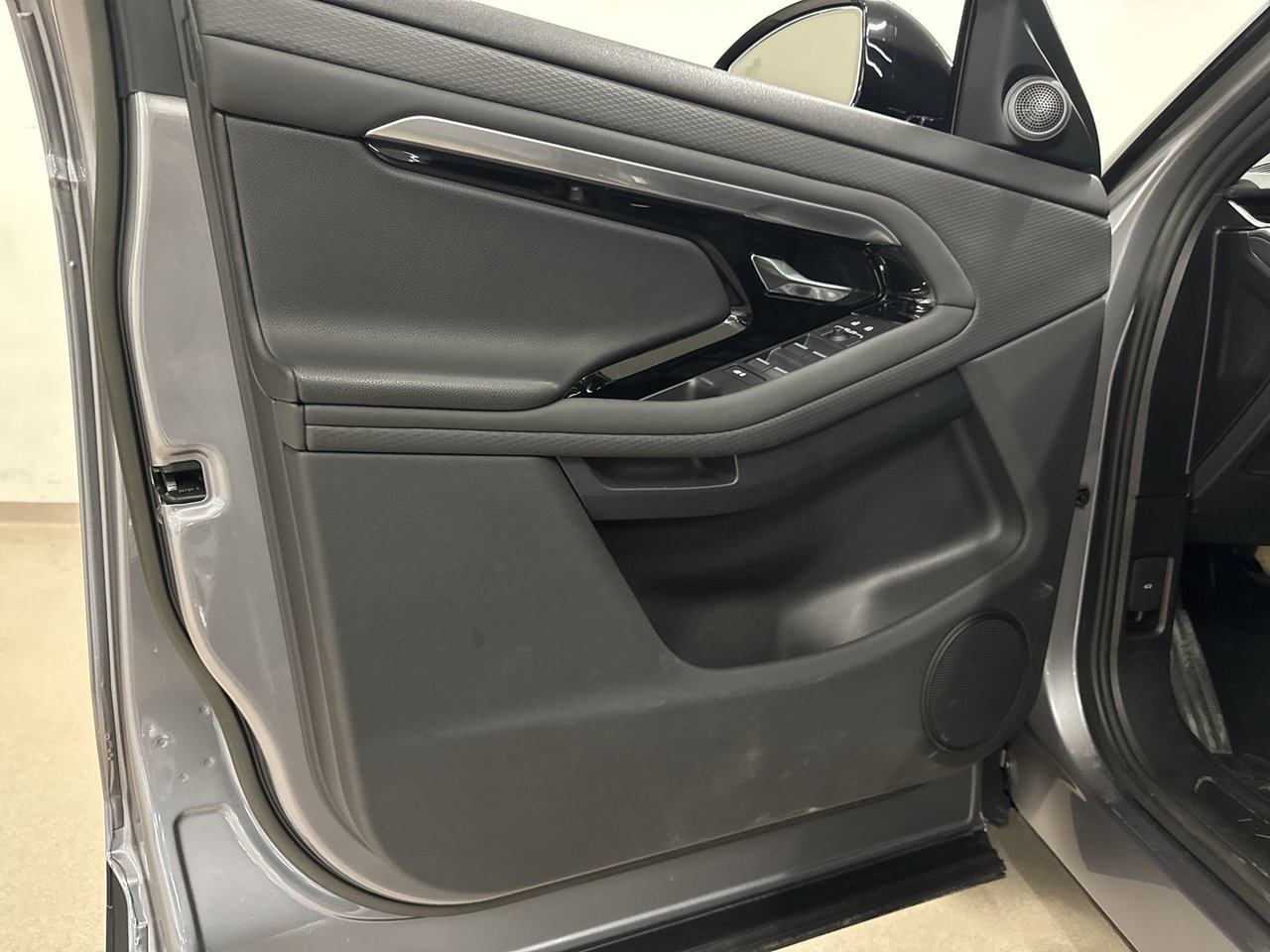 Land Rover Range Rover Evoque P250 S 2023-14