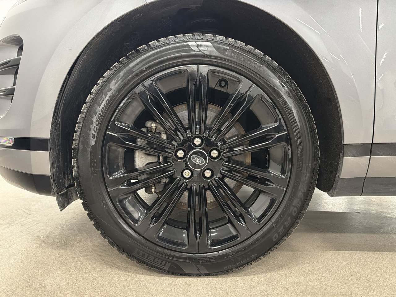 2024 Land Rover Range Rover Evoque P250 Dynamic SE-26
