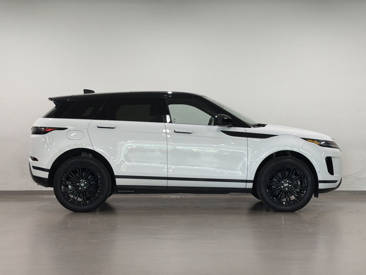 2024 Land Rover Range Rover Evoque P250 S-10