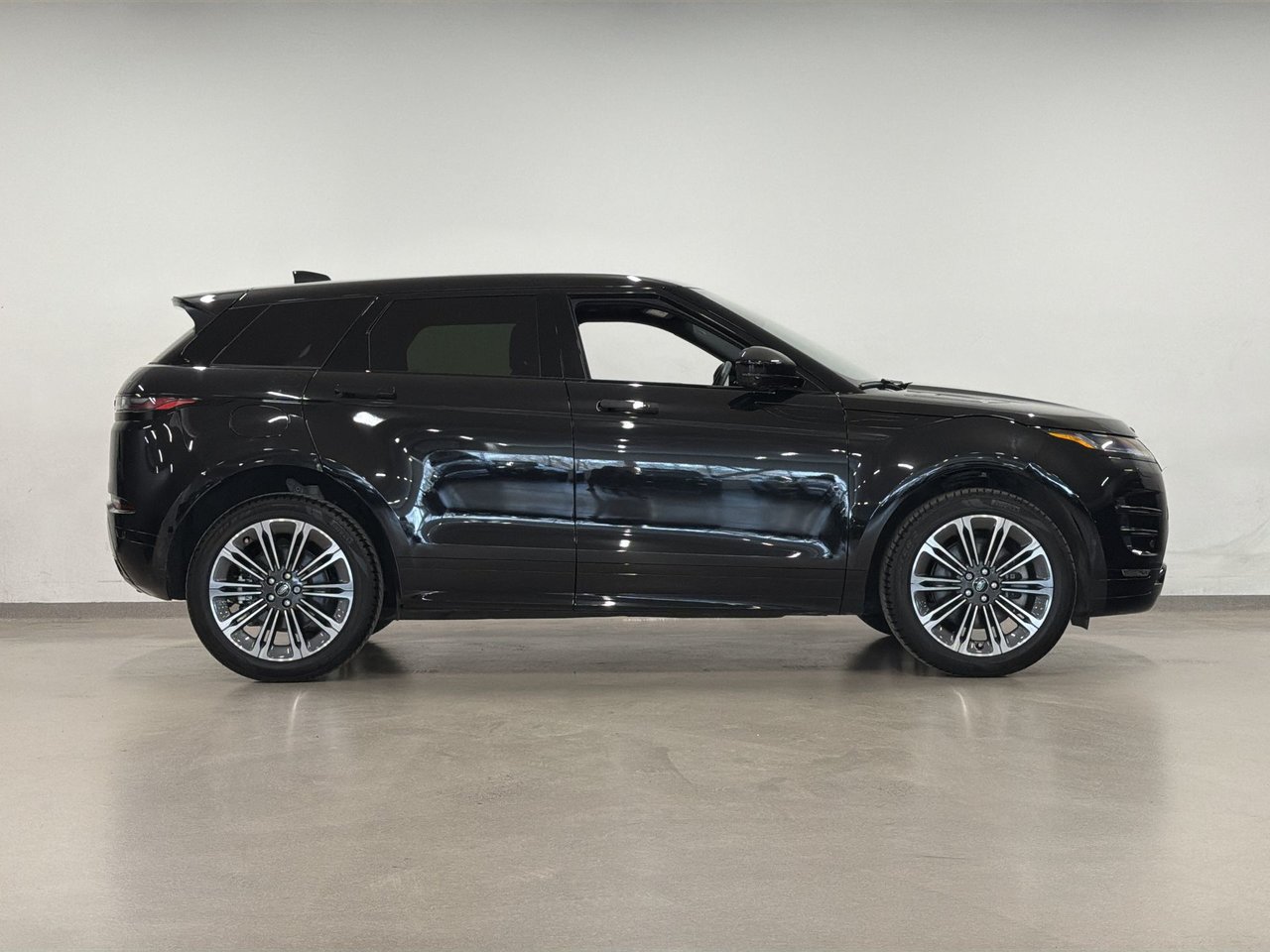 2025 Land Rover Range Rover Evoque P250 Dynamic SE-10
