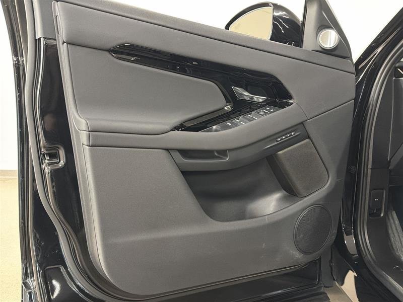 2025 Land Rover Range Rover Evoque P250 Dynamic SE-7