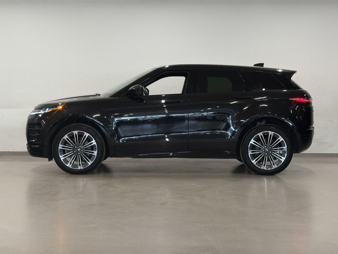 2025 Land Rover Range Rover Evoque P250 Dynamic SE-4