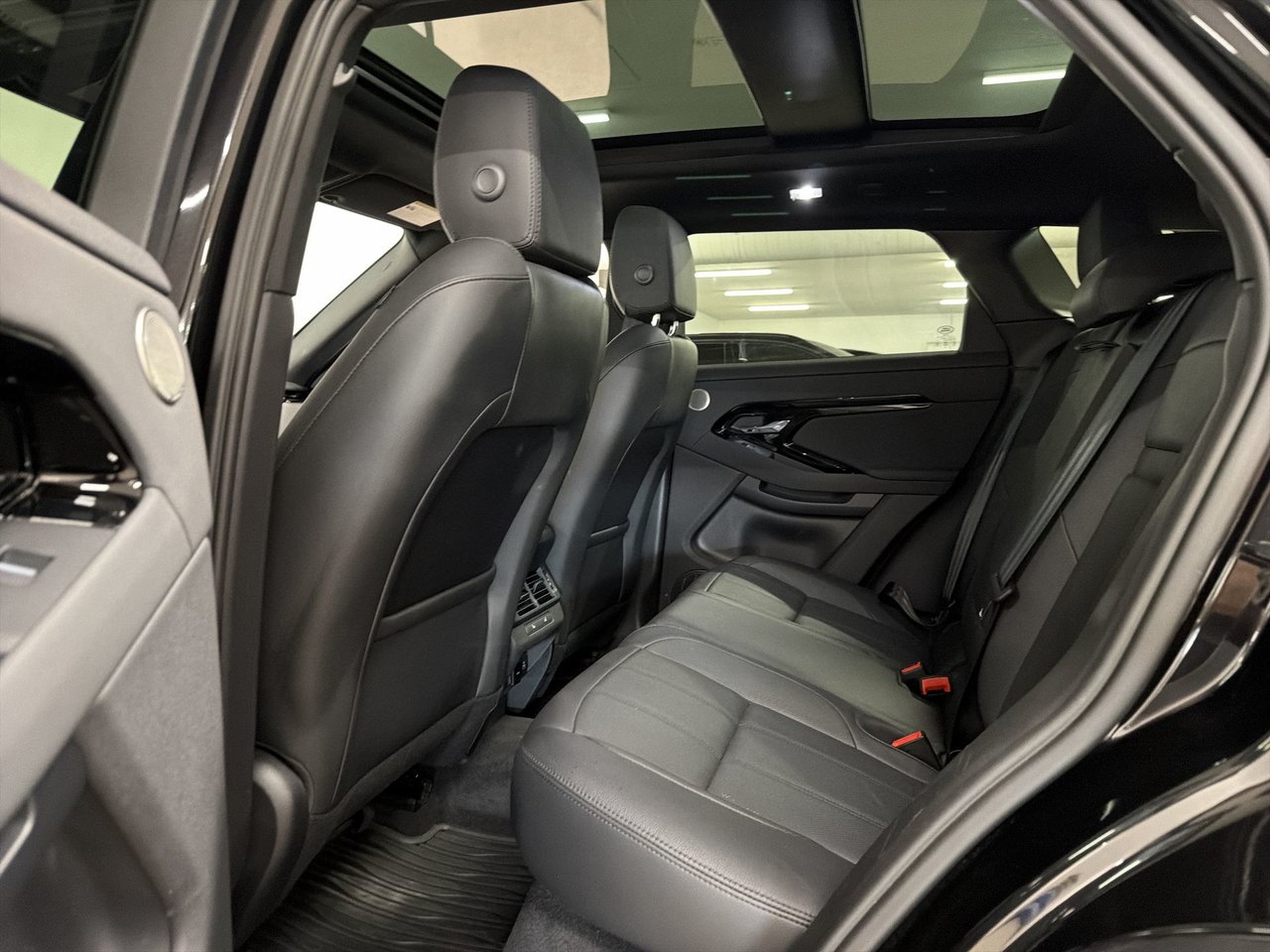 2025 Land Rover Range Rover Evoque P250 Dynamic SE-22