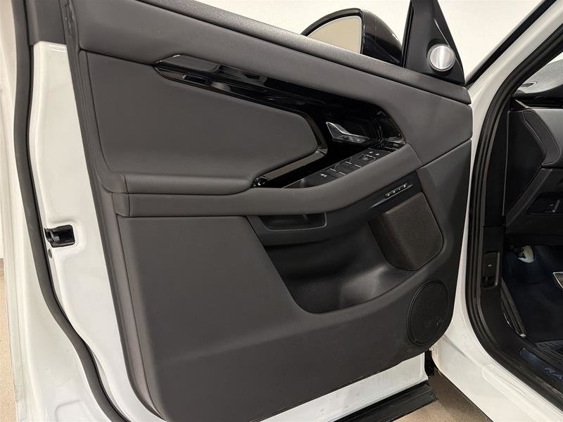 2025 Land Rover Range Rover Evoque P250 Dynamic SE-6