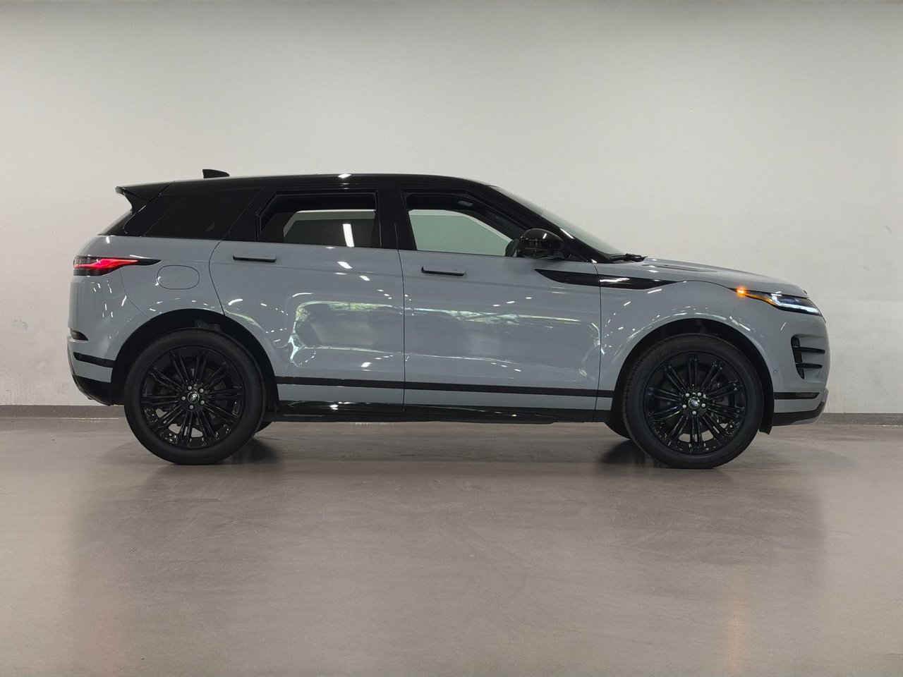2025 Land Rover Range Rover Evoque P250 Dynamic SE-10