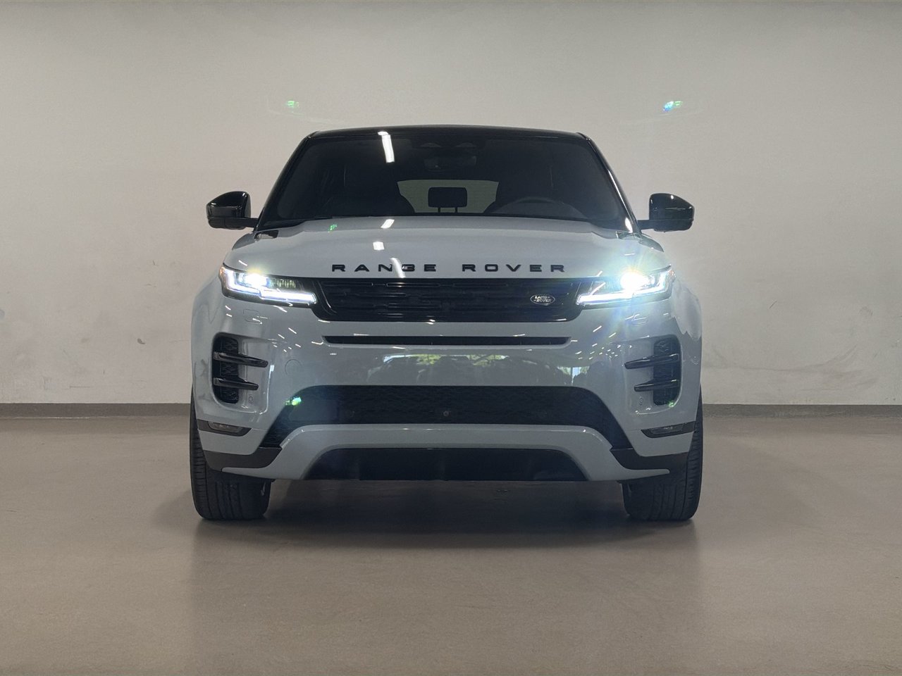 2025 Land Rover Range Rover Evoque P250 Dynamic SE-9