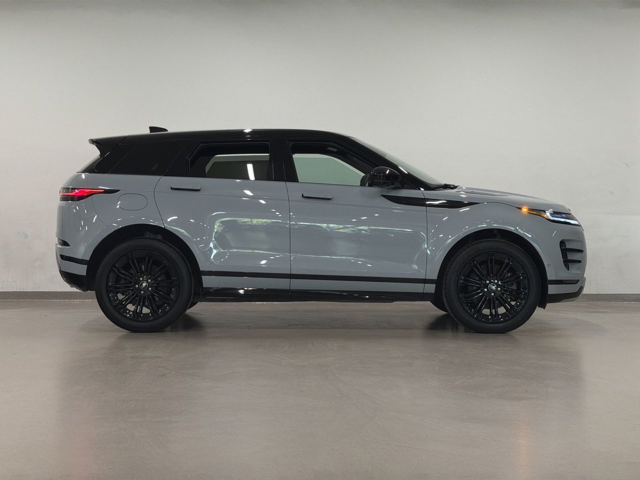 2025 Land Rover Range Rover Evoque P250 Dynamic SE-8