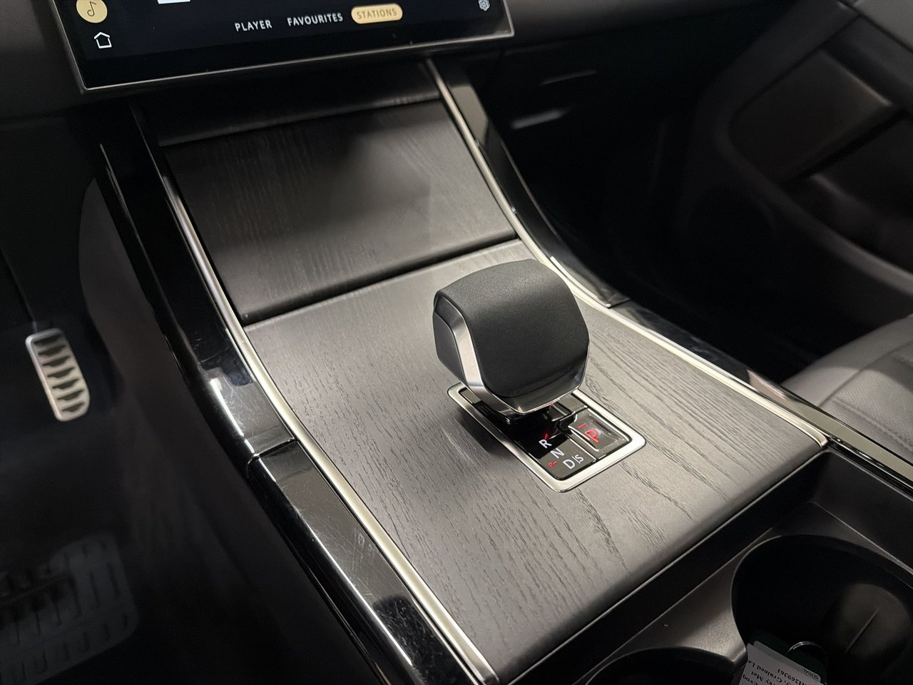2025 Land Rover Range Rover Evoque P250 Dynamic SE-20