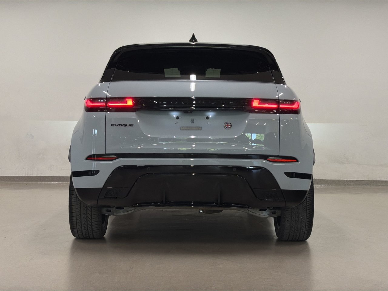 2025 Land Rover Range Rover Evoque P250 Dynamic SE-12