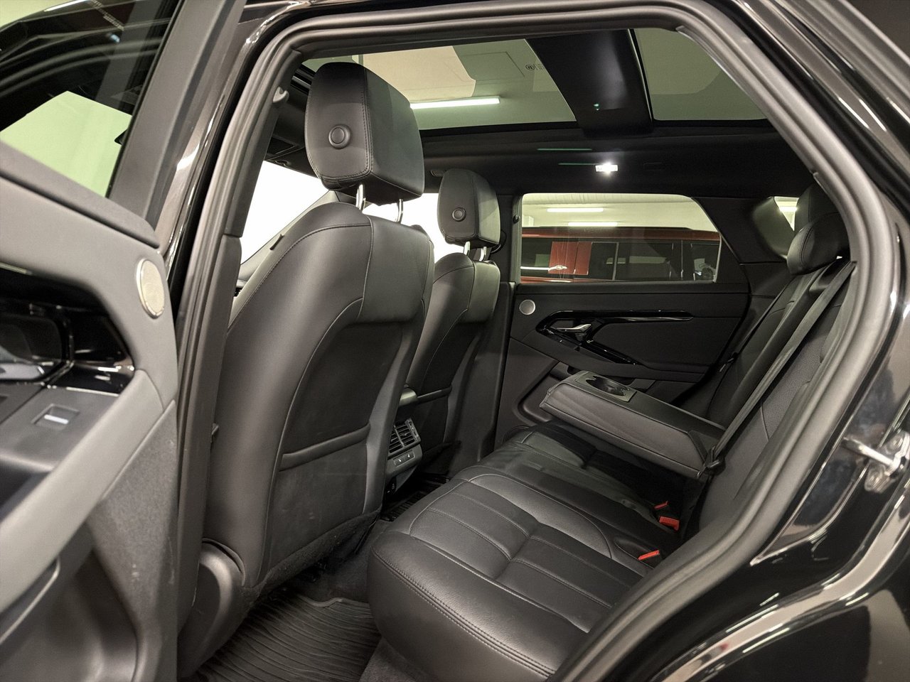 2025 Land Rover Range Rover Evoque P250 Dynamic SE-22