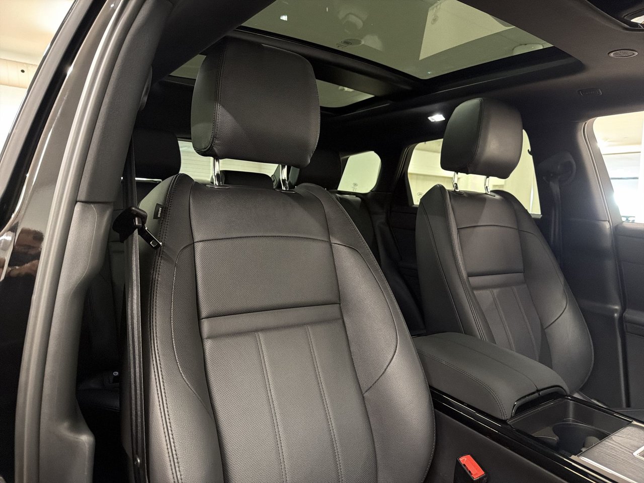 2025 Land Rover Range Rover Evoque P250 Dynamic SE-24