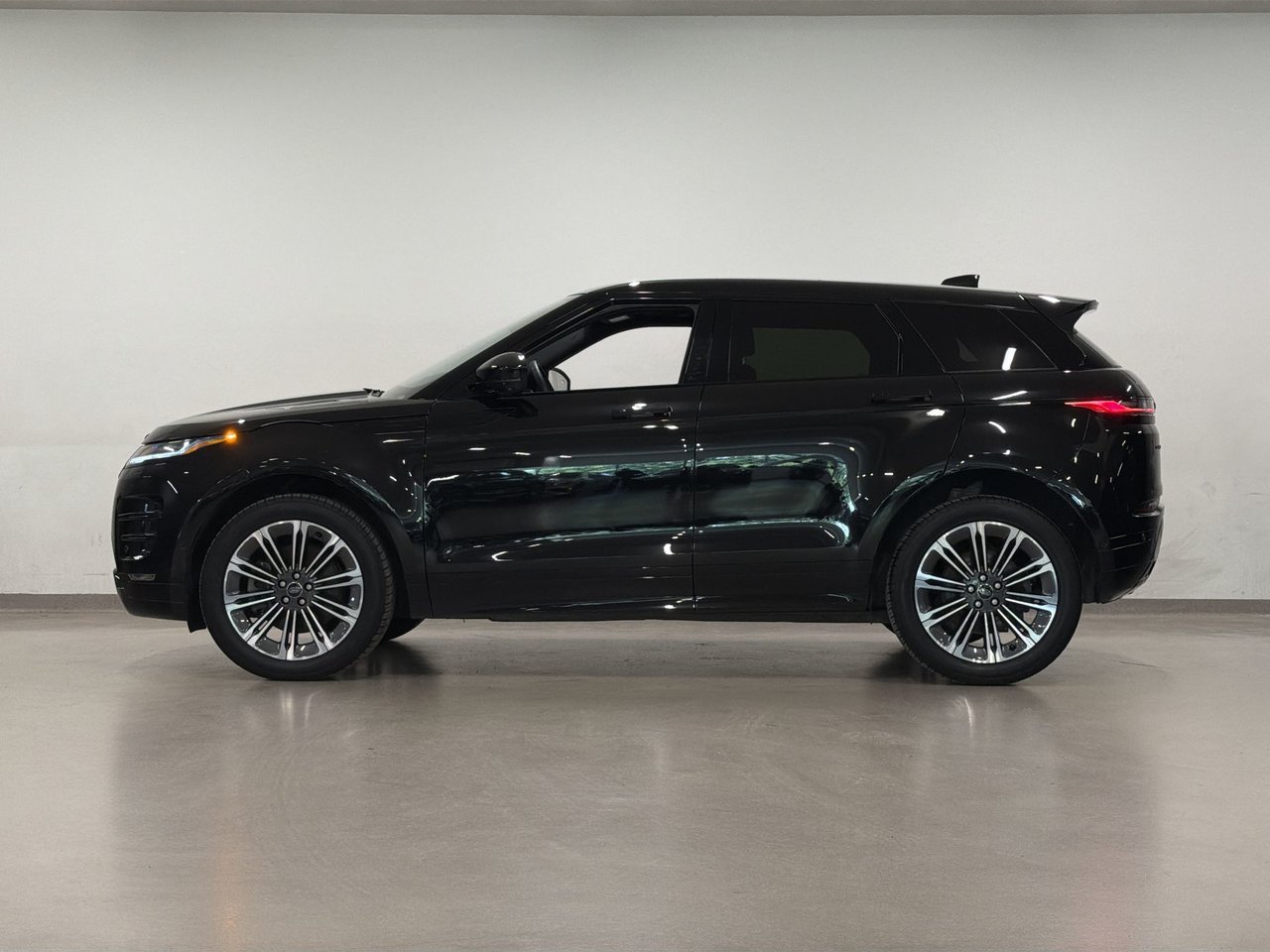 2025 Land Rover Range Rover Evoque P250 Dynamic SE-11